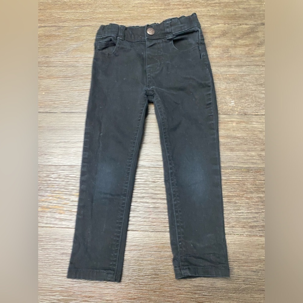 Garanimal 3T girl black skinny jeans
Preowned in great condition